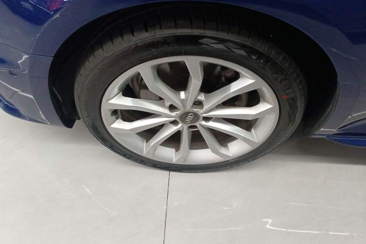 Used Audi A4L 2019 40 TFSI Fashion Edition China VI Emission Standard Left Front Wheel Hub