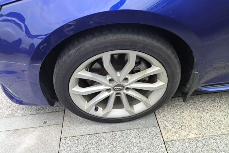 Used Audi A4L 2019 40 TFSI Fashion Version China V Left Front Wheel Hub