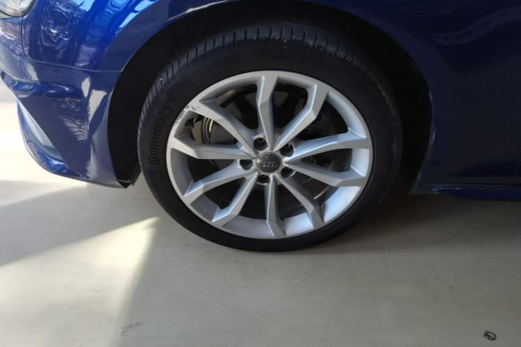 Used Audi A4L 2019 40 TFSI Fashion Edition China VI Emission Standard Left Front Wheel Hub