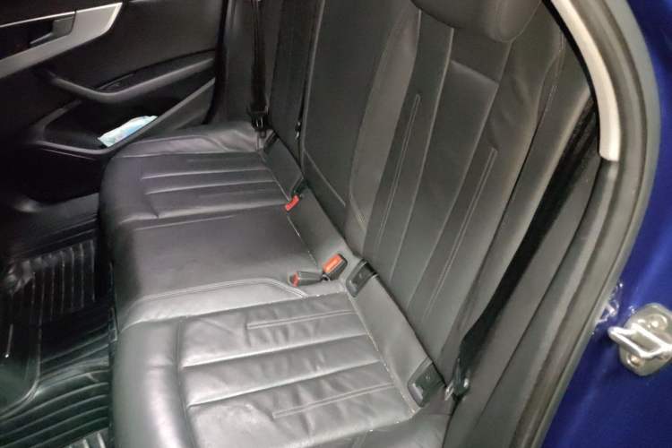 Used Audi A4L 2019 40 TFSI Fashion Edition China VI Emission Standard Left Rear Seat