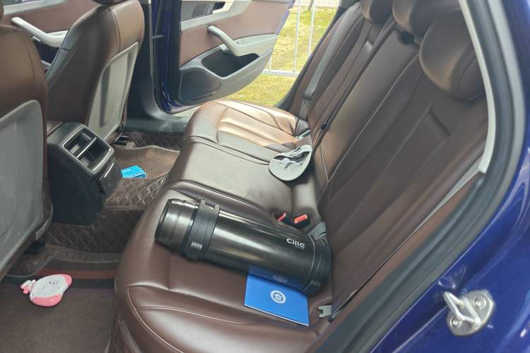 Used Audi A4L 2019 40 TFSI Ambition China VI Left Rear Seat