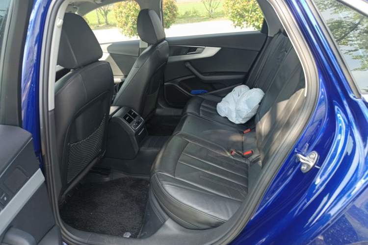 Used Audi A4L 2019 40 TFSI Fashion Edition China VI Emission Standard Left Rear Seat