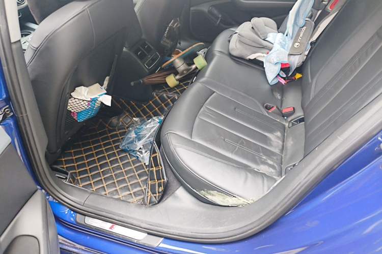 Used Audi A4L 2019 40 TFSI Fashion Edition China VI Emission Standard Left Rear Seat