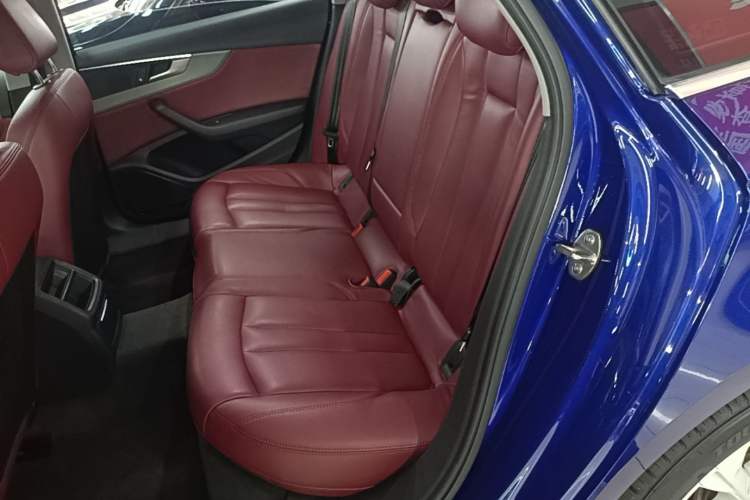 Used Audi A4L 2019 40 TFSI Ambition China VI Left Rear Seat
