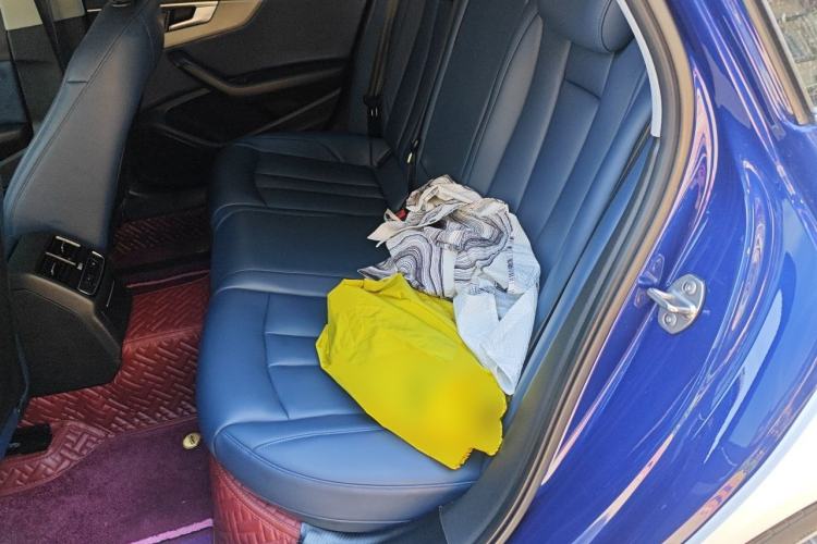 Used Audi A4L 2019 40 TFSI Ambition China VI Left Rear Seat