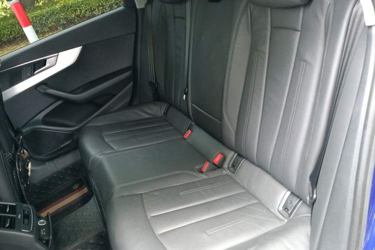 Used Audi A4L 2019 40 TFSI Fashion Edition China VI Emission Standard Left Rear Seat