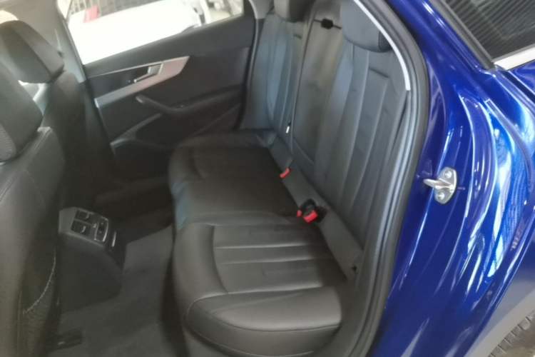 Used Audi A4L 2019 40 TFSI Fashion Edition China VI Emission Standard Left Rear Seat