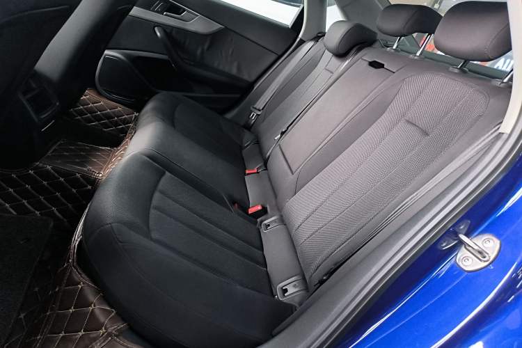 Used Audi A4L 2019 40 TFSI Ambition China VI Left Rear Seat