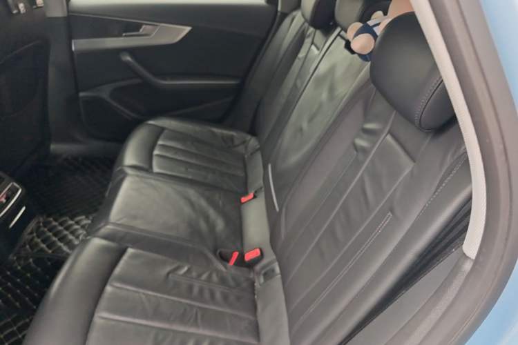 Used Audi A4L 2019 40 TFSI Fashion Edition China VI Emission Standard Left Rear Seat