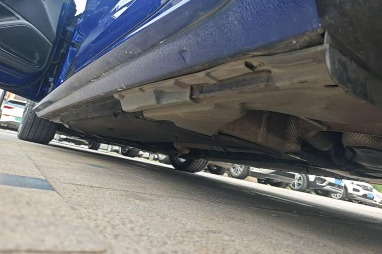 Used Audi A4L 2019 40 TFSI Fashion Edition China VI Emission Standard Left Side Sill