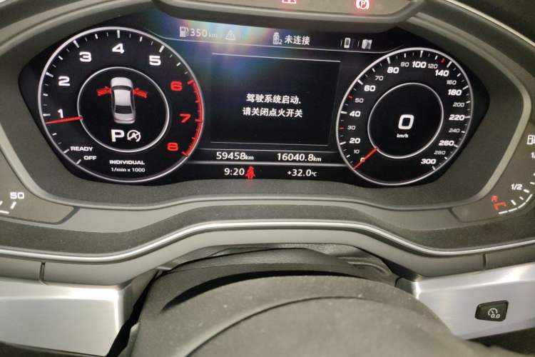 Used Audi A4L 2019 40 TFSI Fashion Edition China VI Emission Standard Odometer Close Up