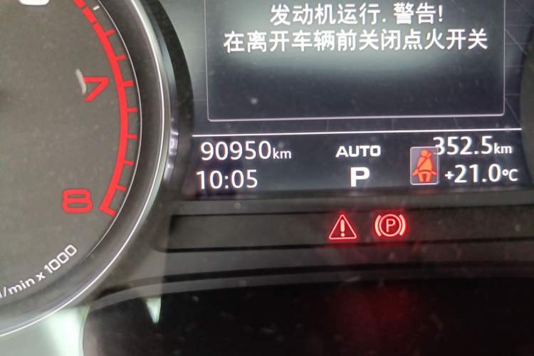 Used Audi A4L 2019 40 TFSI Ambition China VI Odometer Close Up