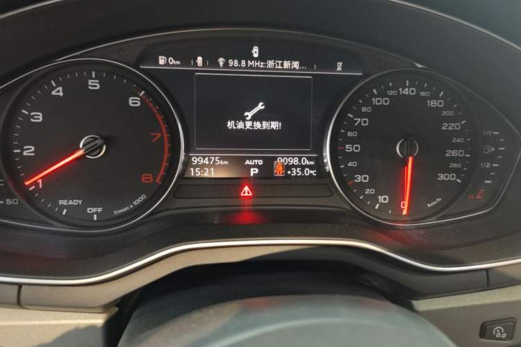 Used Audi A4L 2019 40 TFSI Ambition China VI Odometer Close Up