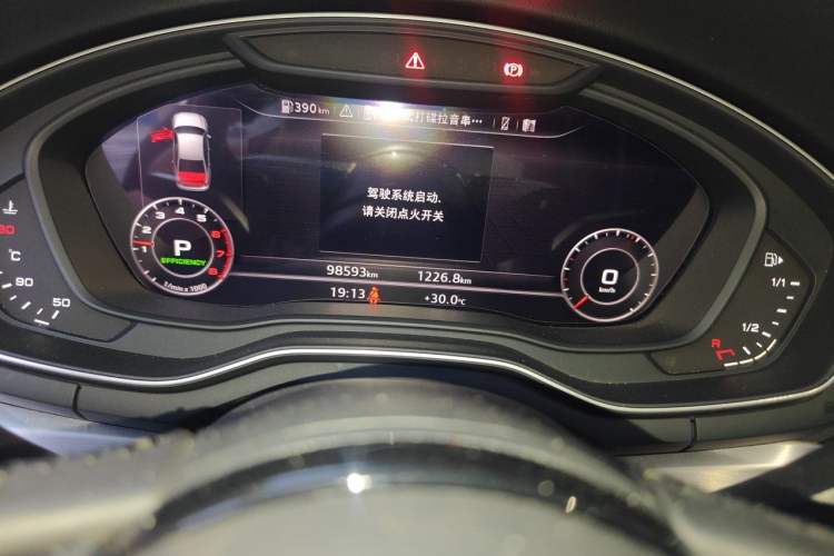 Used Audi A4L 2019 40 TFSI Fashion Edition China VI Emission Standard Odometer Close Up