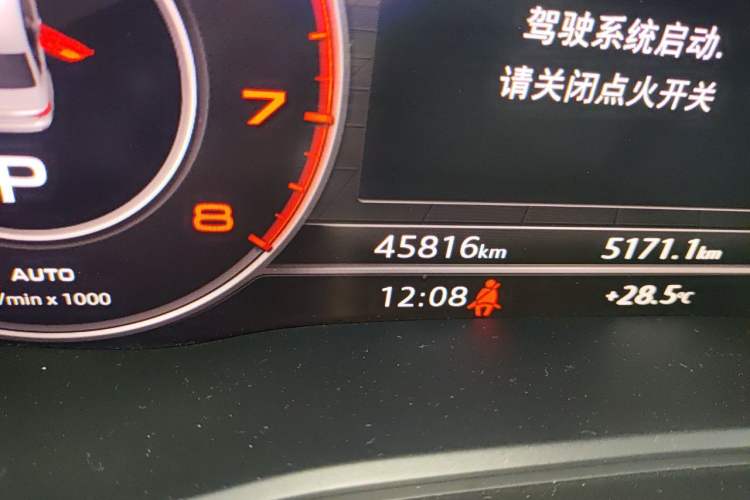 Used Audi A4L 2019 40 TFSI Fashion Version China V Odometer Close Up