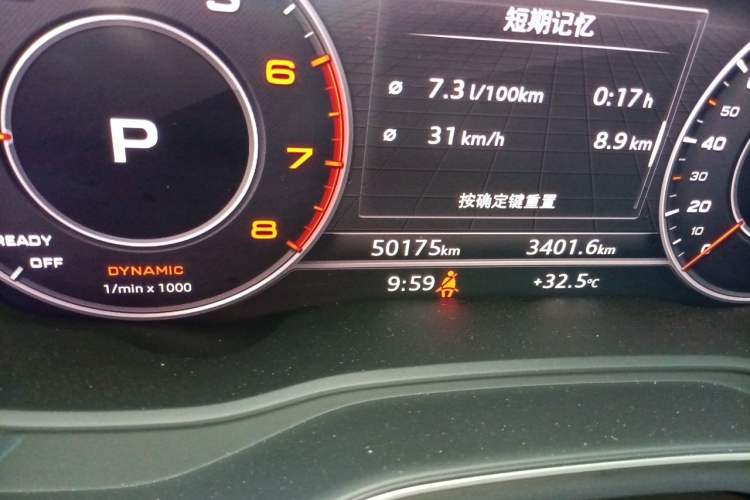 Used Audi A4L 2019 40 TFSI Fashion Edition China VI Emission Standard Odometer Close Up