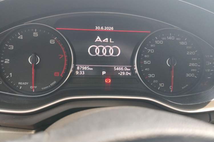 Used Audi A4L 2019 40 TFSI Ambition China VI Odometer Close Up