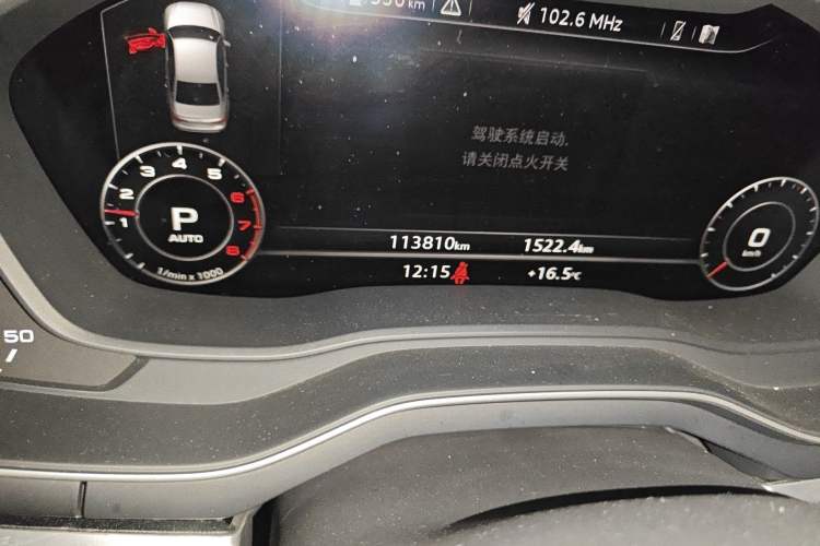 Used Audi A4L 2019 40 TFSI Fashion Edition China VI Emission Standard Odometer Close Up