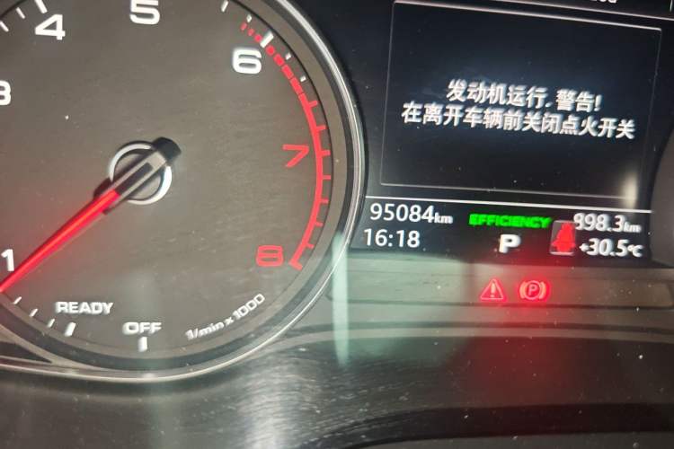 Used Audi A4L 2019 40 TFSI Ambition China VI Odometer Close Up