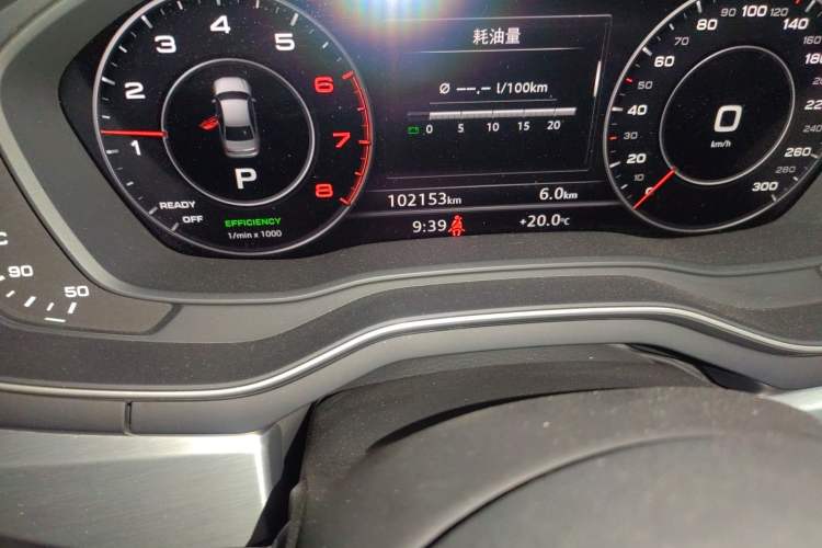 Used Audi A4L 2019 40 TFSI Fashion Edition China VI Emission Standard Odometer Close Up