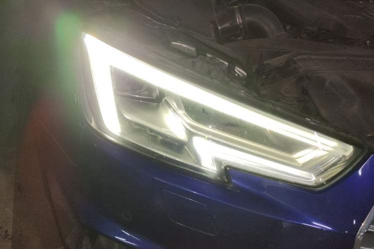 Used Audi A4L 2019 40 TFSI Fashion Edition China VI Emission Standard Right Front Headlight