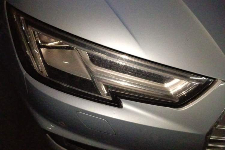 Used Audi A4L 2019 40 TFSI Fashion Version China V Right Front Headlight