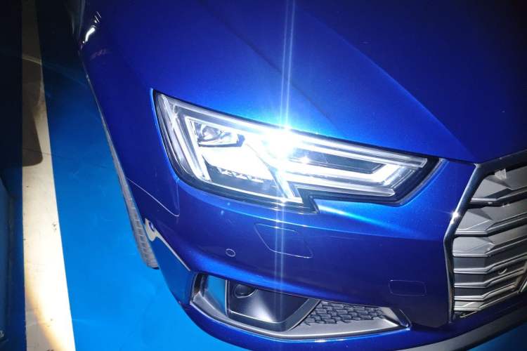 Used Audi A4L 2019 40 TFSI Fashion Edition China VI Emission Standard Right Front Headlight