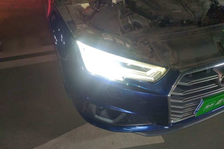 Used Audi A4L 2019 40 TFSI Fashion Edition China VI Emission Standard Right Front Headlight