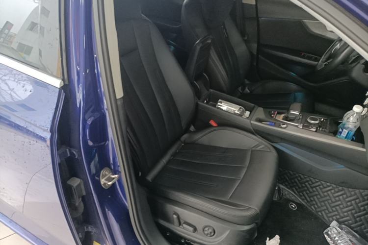 Used Audi A4L 2019 40 TFSI Ambition China VI Right Front Seat