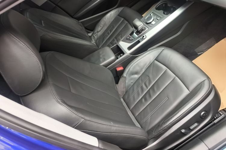 Used Audi A4L 2019 40 TFSI Fashion Edition China VI Emission Standard Right Front Seat