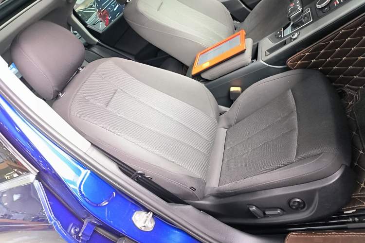 Used Audi A4L 2019 40 TFSI Ambition China VI Right Front Seat