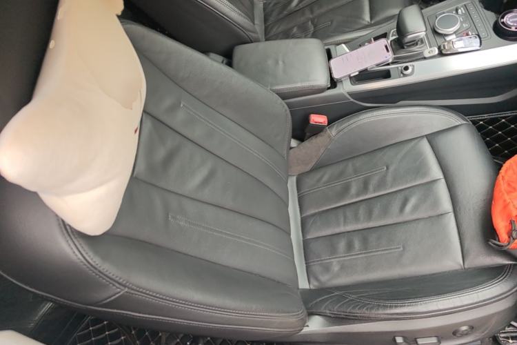 Used Audi A4L 2019 40 TFSI Fashion Edition China VI Emission Standard Right Front Seat