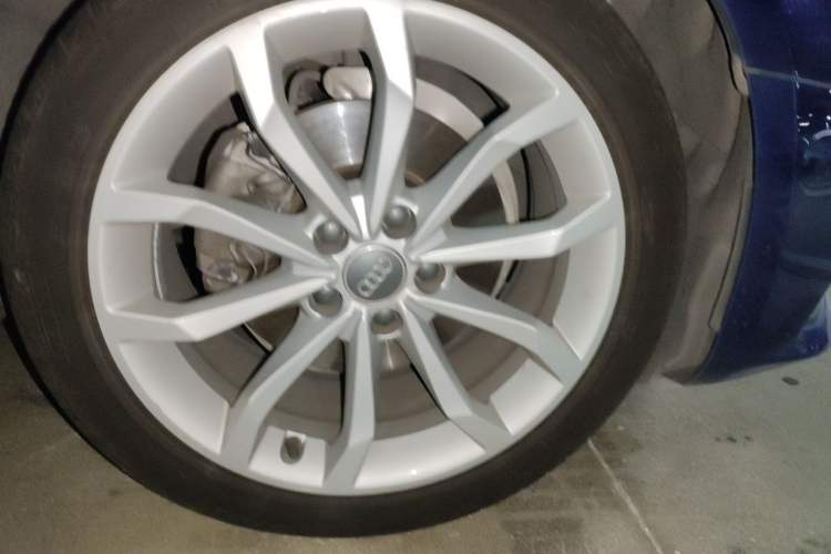 Used Audi A4L 2019 40 TFSI Fashion Edition China VI Emission Standard Right Front Wheel Hub