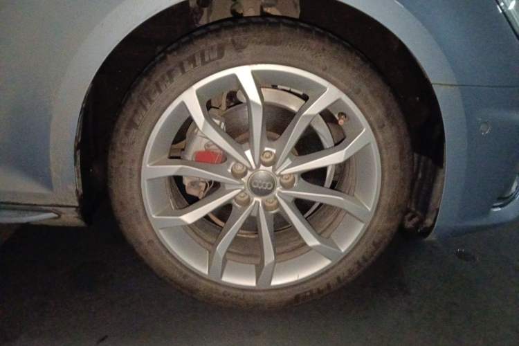 Used Audi A4L 2019 40 TFSI Fashion Version China V Right Front Wheel Hub
