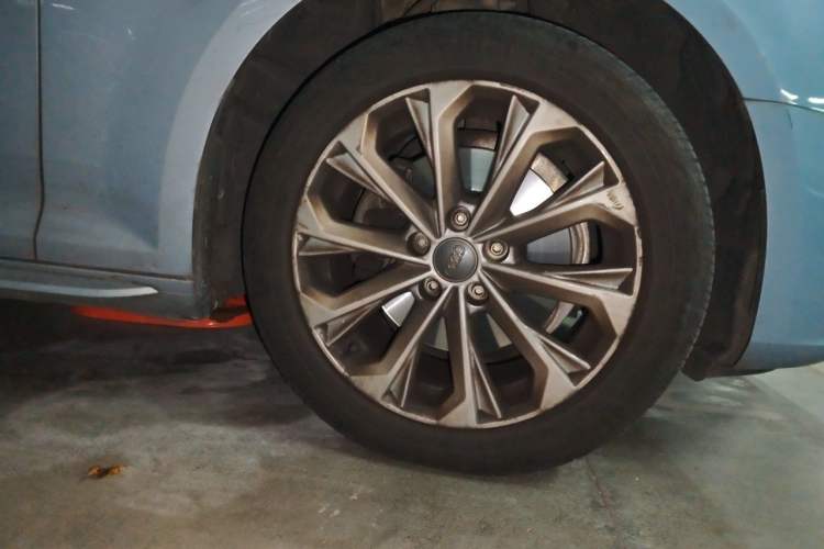 Used Audi A4L 2019 40 TFSI Ambition Version China V Right Front Wheel Hub