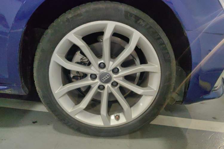 Used Audi A4L 2019 40 TFSI Fashion Edition China VI Emission Standard Right Front Wheel Hub