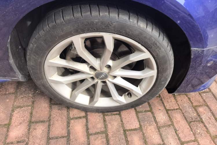 Used Audi A4L 2019 40 TFSI Fashion Version China V Right Front Wheel Hub