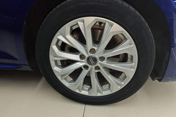 Used Audi A4L 2019 40 TFSI Ambition China VI Right Front Wheel Hub