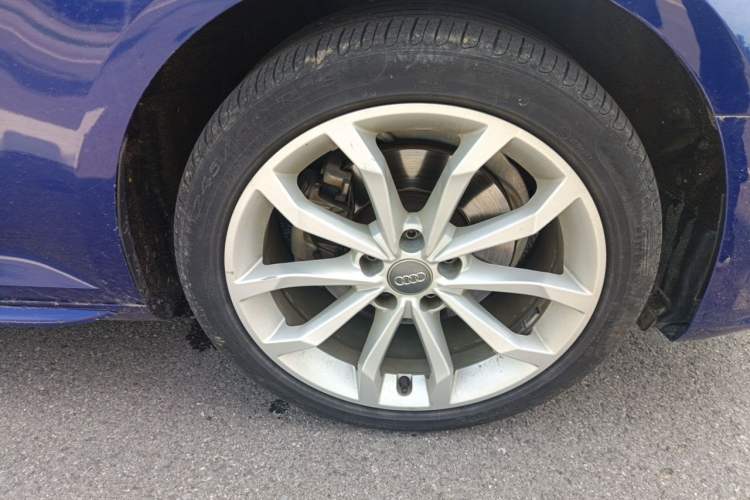 Used Audi A4L 2019 40 TFSI Fashion Edition China VI Emission Standard Right Front Wheel Hub