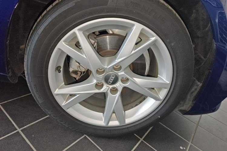 Used Audi A4L 2019 40 TFSI Ambition China VI Right Front Wheel Hub