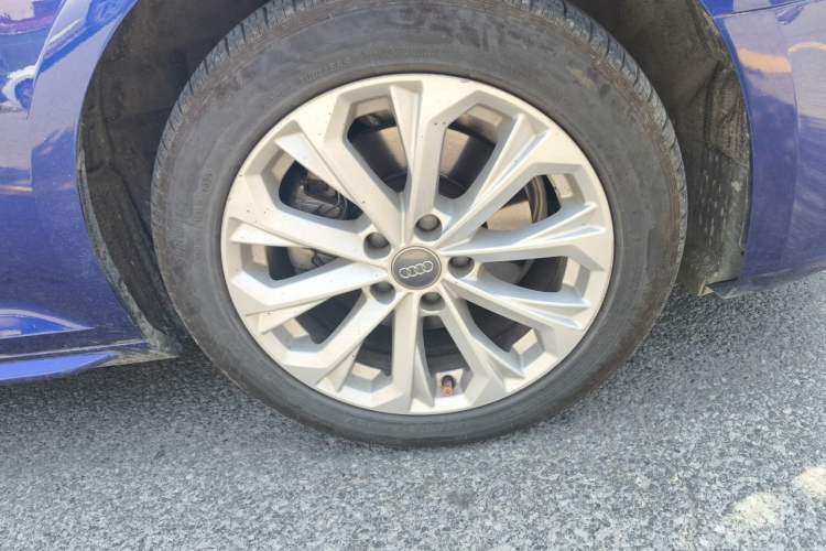 Used Audi A4L 2019 40 TFSI Ambition China VI Right Front Wheel Hub