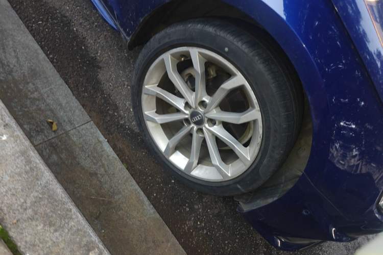 Used Audi A4L 2019 40 TFSI Fashion Edition China VI Emission Standard Right Front Wheel Hub