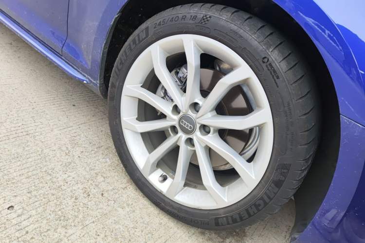 Used Audi A4L 2019 40 TFSI Fashion Version China V Right Front Wheel Hub