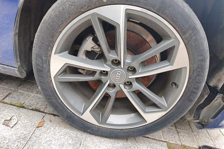 Used Audi A4L 2019 40 TFSI Fashion Edition China VI Emission Standard Right Front Wheel Hub