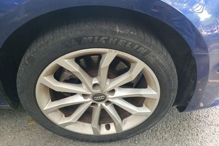 Used Audi A4L 2019 40 TFSI Fashion Edition China VI Emission Standard Right Front Wheel Hub