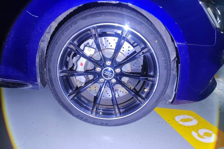 Used Audi A4L 2019 40 TFSI Ambition China VI Right Front Wheel Hub