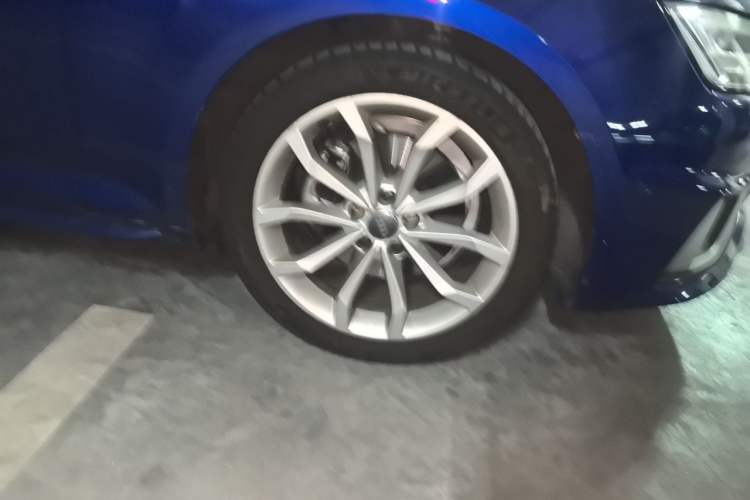 Used Audi A4L 2019 40 TFSI Fashion Version China V Right Front Wheel Hub