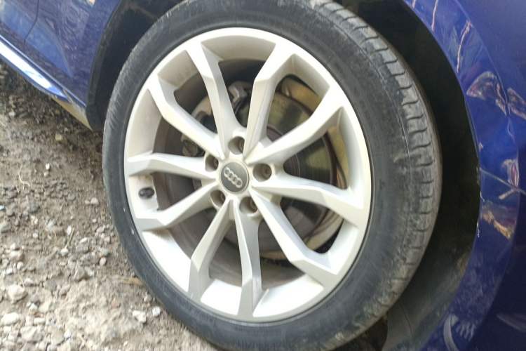 Used Audi A4L 2019 40 TFSI Fashion Version China V Right Front Wheel Hub