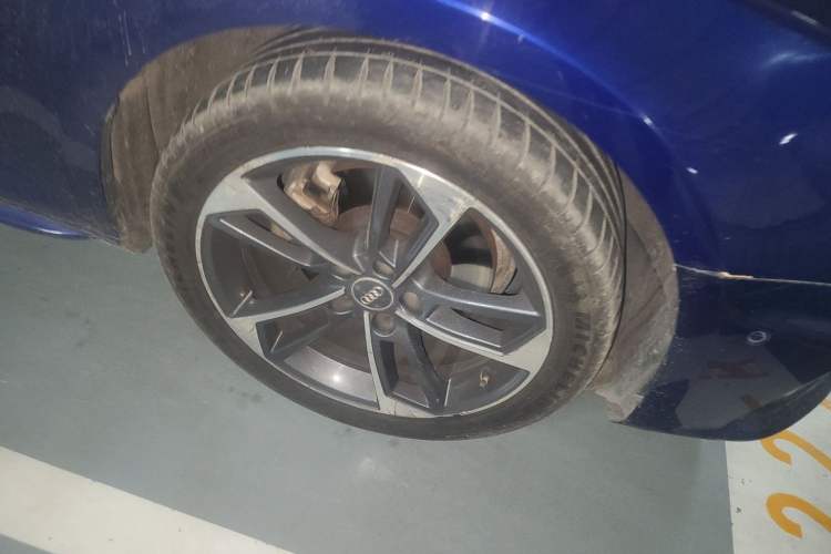 Used Audi A4L 2019 40 TFSI Sporty Version China V Right Front Wheel Hub