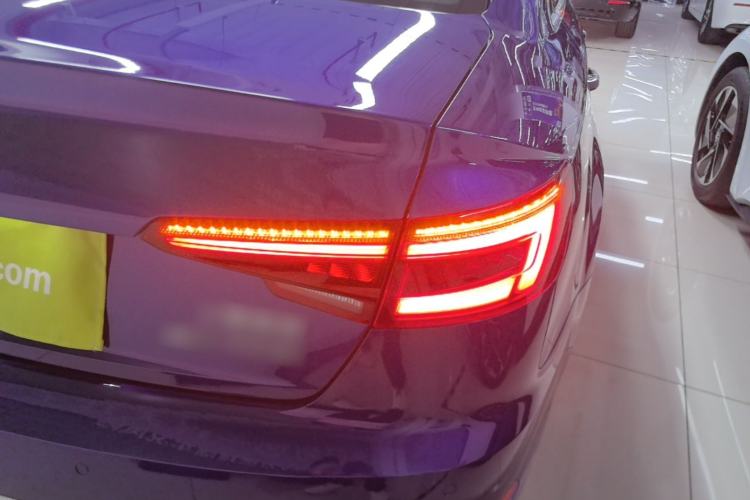 Used Audi A4L 2019 40 TFSI Ambition China VI Right Rear Taillight